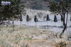 Wiatr wygnał wszystkich z plaży