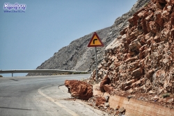 Na drodze do Aradeny często leżą kamienie