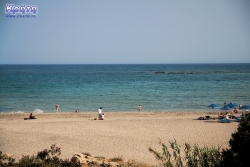 Szeroka piaszczysta plaża i łagodne zejście do morza, czego chcieć&nbsp;więcej?