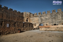 Frangokastello w promieniach zachodzącego słońca