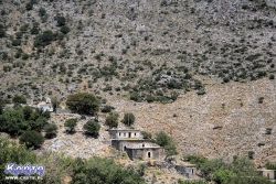 Część domów w  Kalikratis stoi pusta