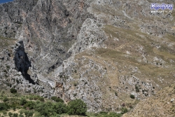  ...znajdujący się dokładnie pośrodku...