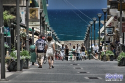 Ulica 25 Sierpnia kierujaca się w stronę portu