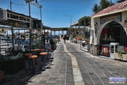 Główny tawerniany deptak w Chora Sfakion