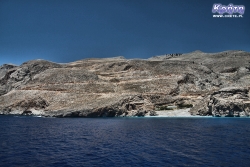 Jedna z niewielu plaż mijanych w trakcie rejsu do Loutro