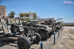 ...na której prezentowany jest sprzęt wojskowy używany dawniej w Grecji